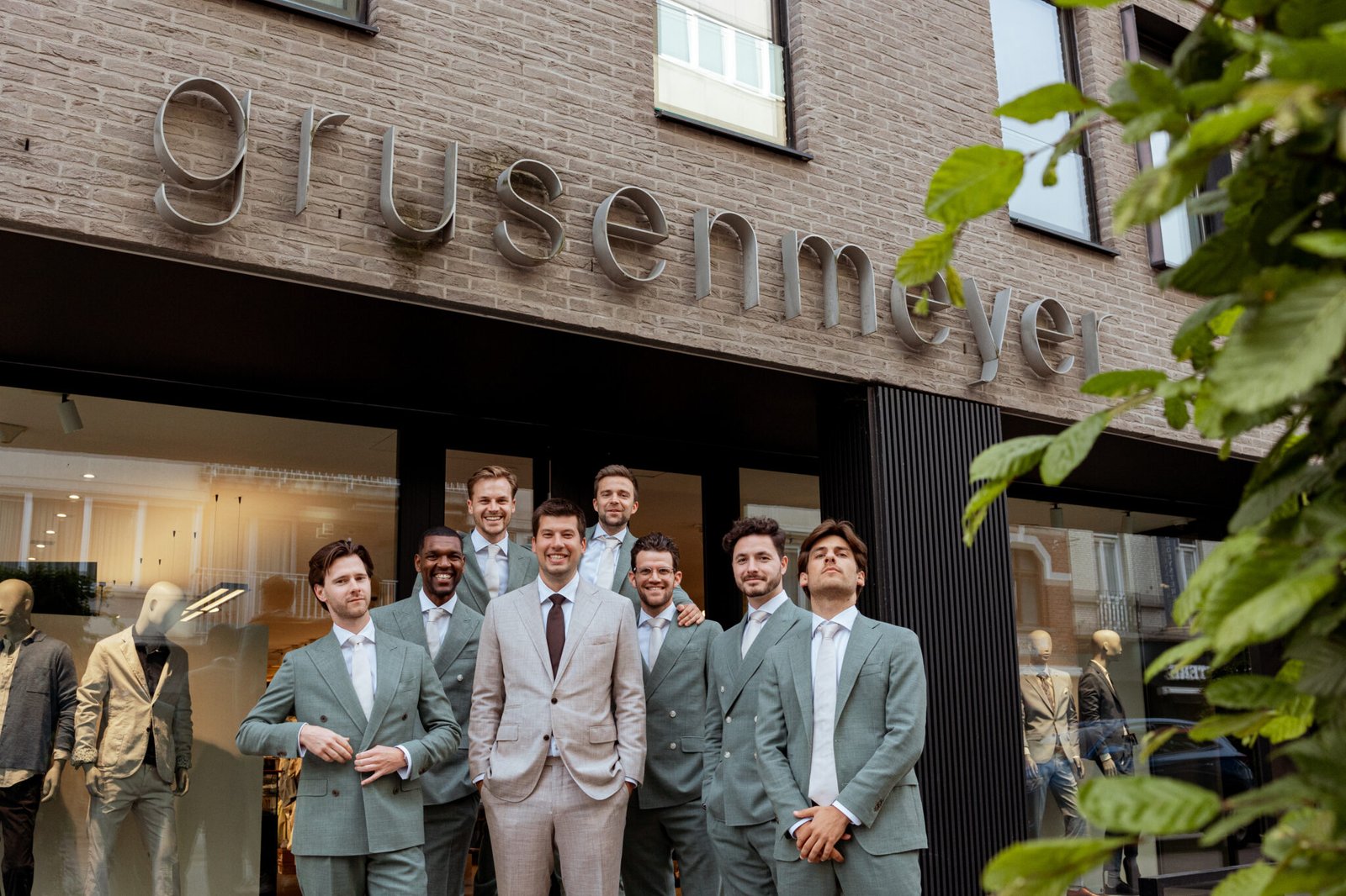 Afgewerkte kostuums op maat bij Grusenmeyer