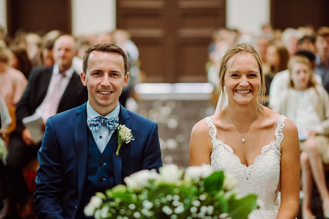 Bruidspaar in de kerk