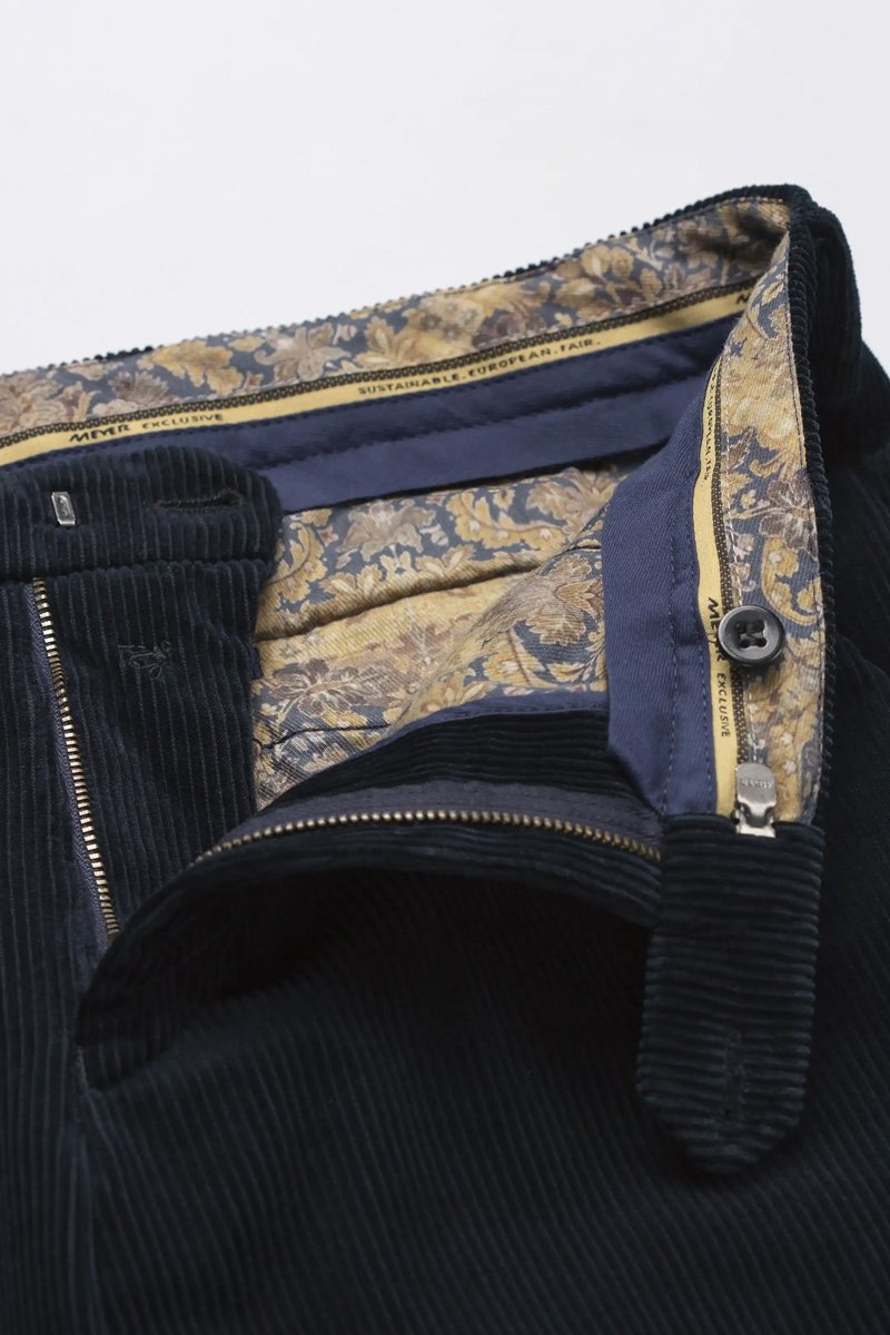 Chino Van Meyer In Het Blauw In Model Bonn Superstretch Premium Corduroy Chino