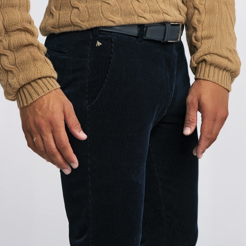 Chino Van Meyer In Het Blauw In Model Bonn Superstretch Premium Corduroy Chino