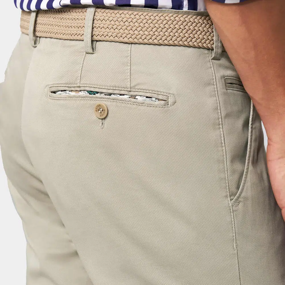 Chino Van Meyer In Het Beige In Model