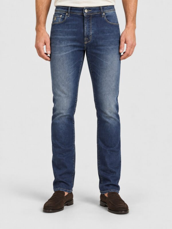 Jeans Van Atelier Noterman In Het Blauw In Model