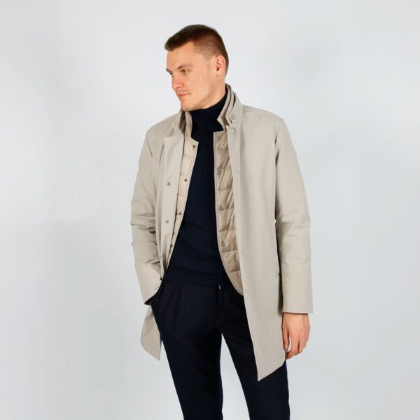 Jacket Van Duno In Het Ecru In Model Korte Mantel Met Staande Kraag En Knoopsluiting