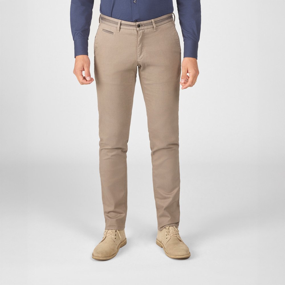 Chino Van Zilton In Het Beige In Model Chino In Zachte Katoenstretch Met Moderne En Stijlvolle Uitstraling.