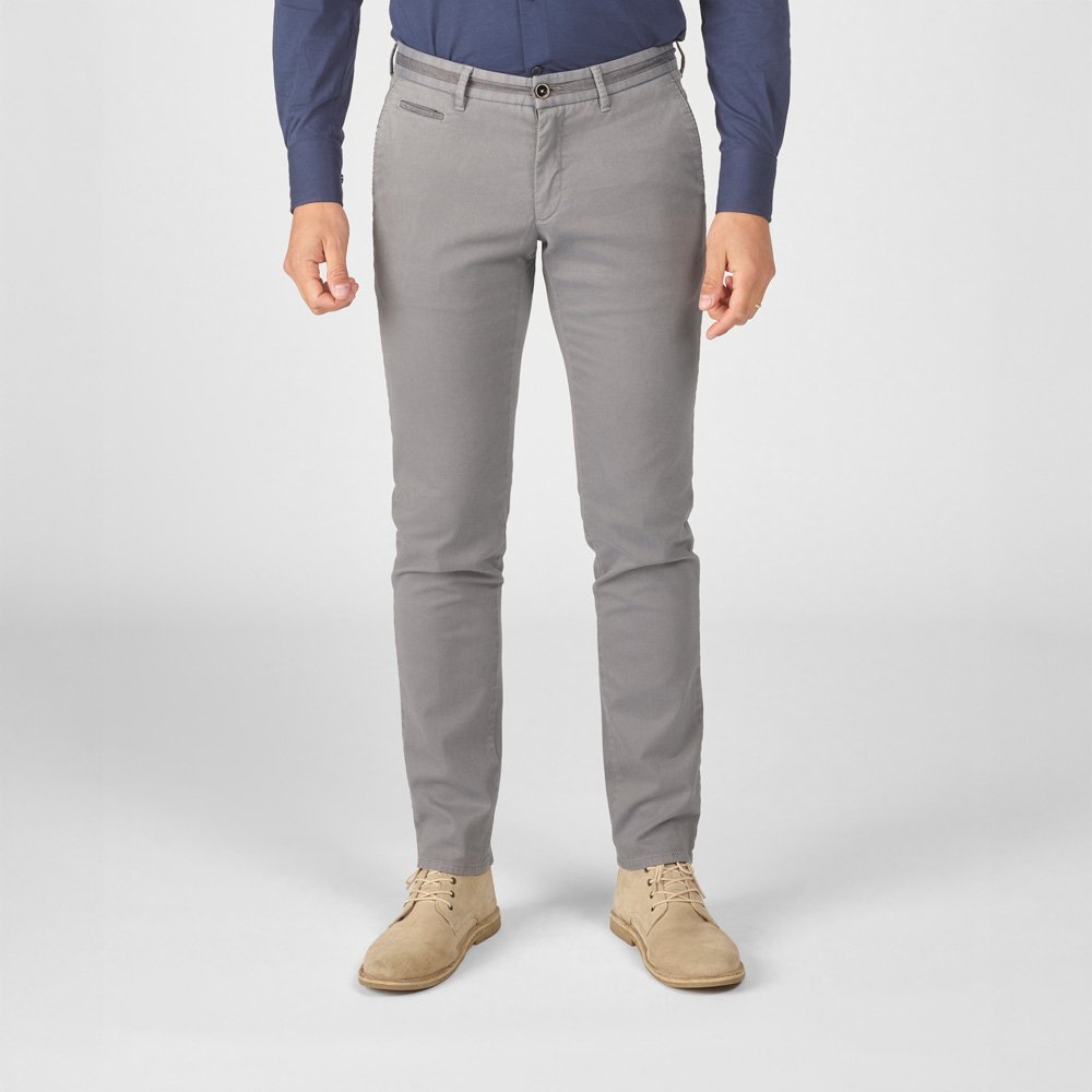 Chino Van Zilton In Het Grijs In Model Slanke Chino In Zachte Katoenstretch Met Moderne En Stijlvolle Uitstraling.