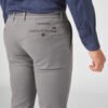 Chino Van Zilton In Het Grijs In Model Slanke Chino In Zachte Katoenstretch Met Moderne En Stijlvolle Uitstraling.