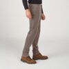 Chino Van Zilton In Het Bruin In Model Zachte Ribfluwelen Chino Met Rechte Pasvorm.