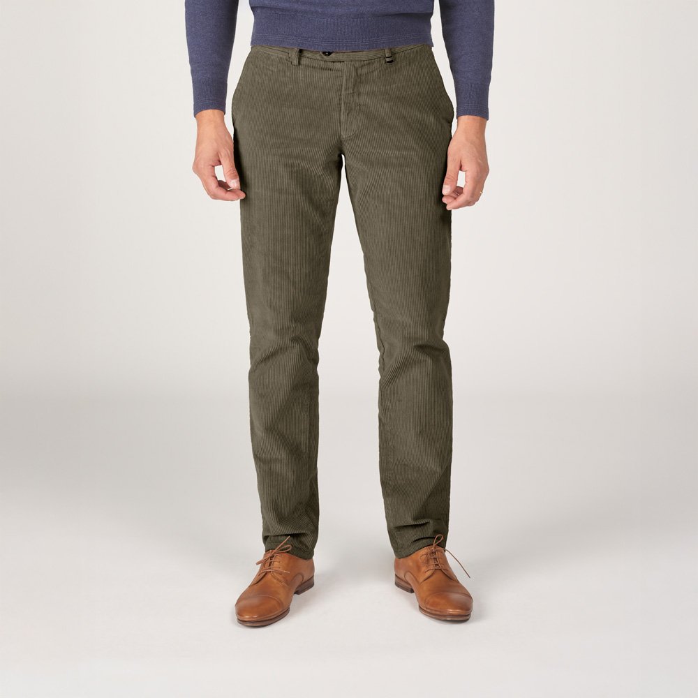 Chino Van Zilton In Het Groen In Model Ribfluwelen Broek In Zachte Katoen Met Een Moderne En Stijlvolle Uitstraling.