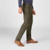 Chino Van Zilton In Het Groen In Model Ribfluwelen Broek In Zachte Katoen Met Een Moderne En Stijlvolle Uitstraling.