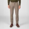 Chino Van Zilton In Het Beige In Model Geklede Chino In Zachte Katoenstretch Met Moderne En Stijlvolle Uitstraling.