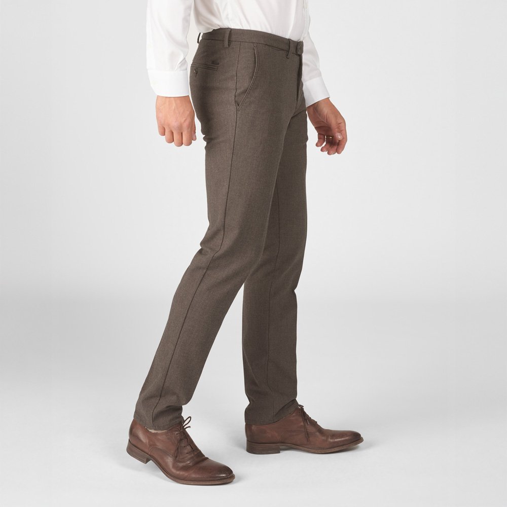 Chino Van Zilton In Het Bruin In Model Geklede Broek Met Fijne Microstructuur En Stijlvolle, Tijdloze Uitstraling.