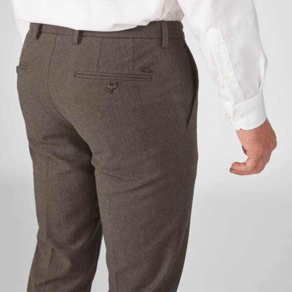 Chino Van Zilton In Het Bruin In Model Geklede Broek Met Fijne Microstructuur En Stijlvolle, Tijdloze Uitstraling.
