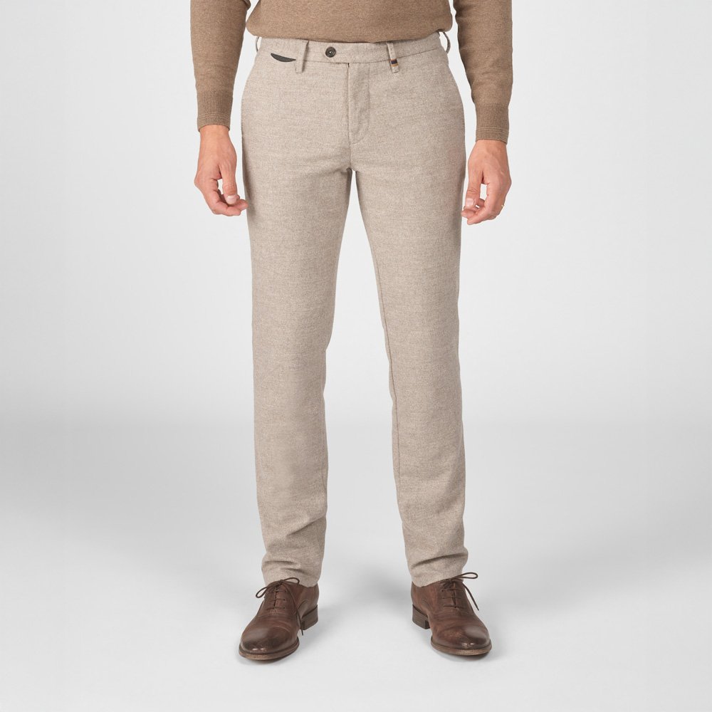 Chino Van Zilton In Het Beige In Model Geklede Flannel-look Broek In Warme Beige Tint Met Stijlvolle Afwerking.