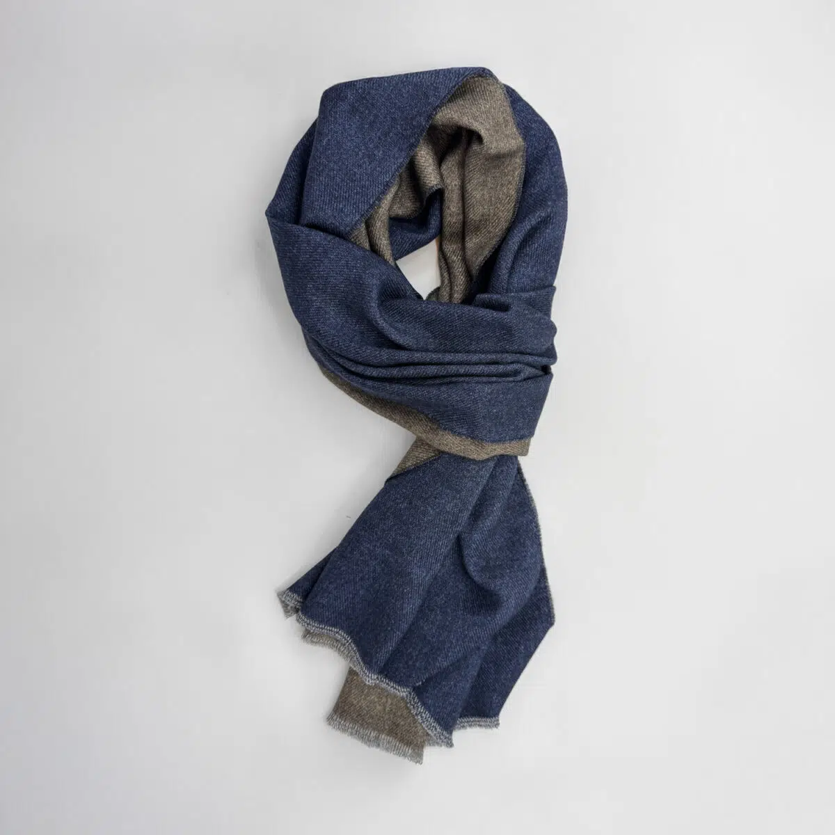 Sjaals Van Gierremilano In Het Blauw In Model Dubbelzijdige Sjaal In 100% Wol