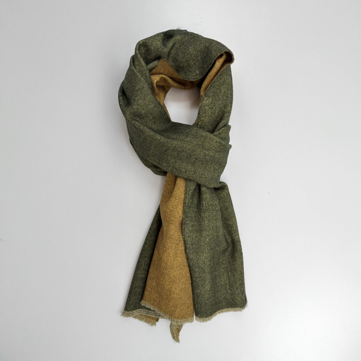 Sjaals Van Gierremilano In Het Groen In Model Dubbelzijdige Sjaal In 100% Wol